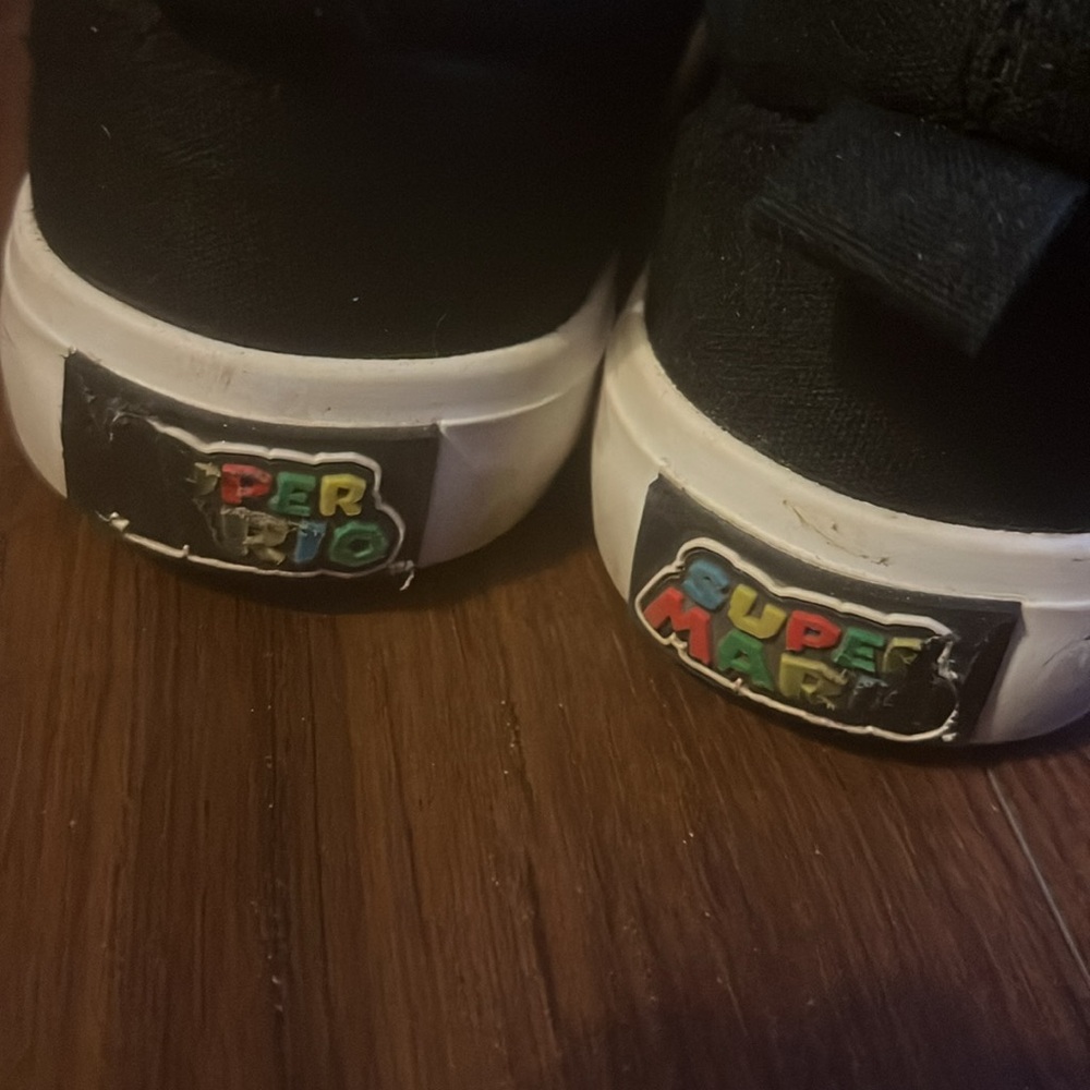 Super Mario character slip on shoes, toddler boys size 10 - Picture 5 of 5